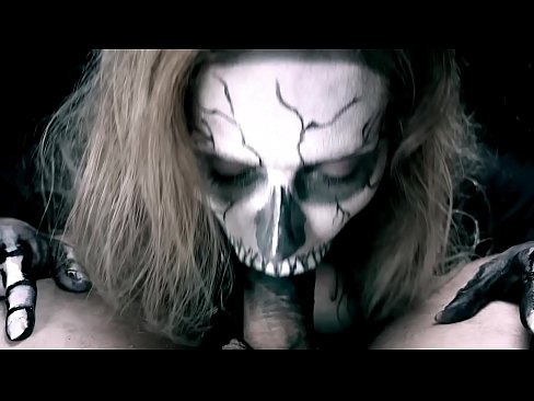 ❤️ Demon djevojka siše kurac svojim crnim ustima i guta spermu. ❌ Porno na hr.vegasservice.ru ❌️❤